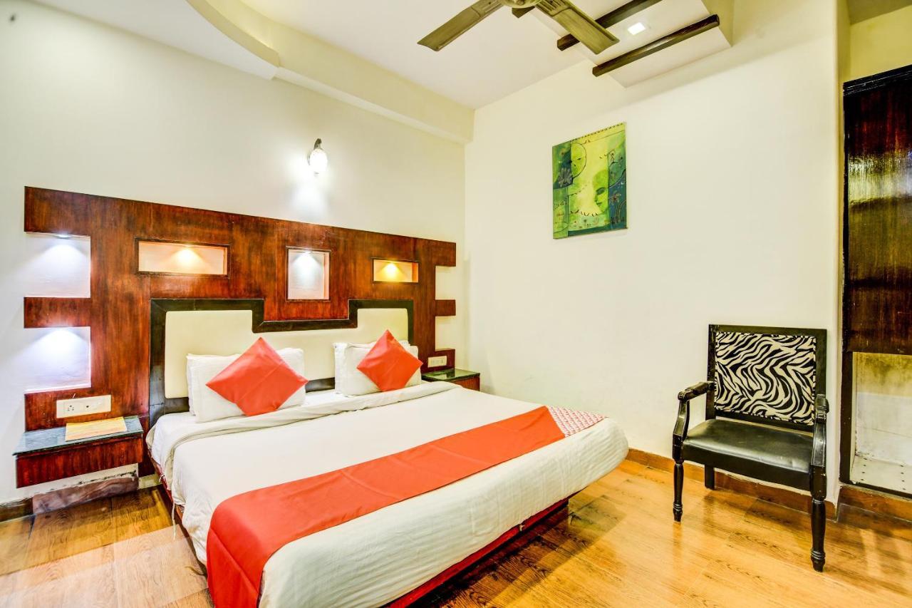 Oyo Hotel Asko International Near Gurudwara Shri Bangla Sahib Nuova Delhi Esterno foto