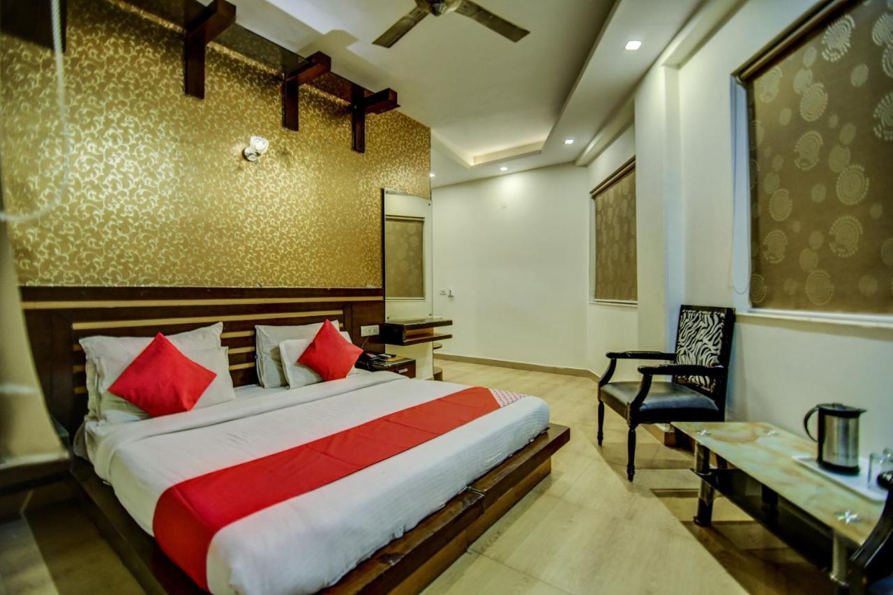 Oyo Hotel Asko International Near Gurudwara Shri Bangla Sahib Nuova Delhi Esterno foto