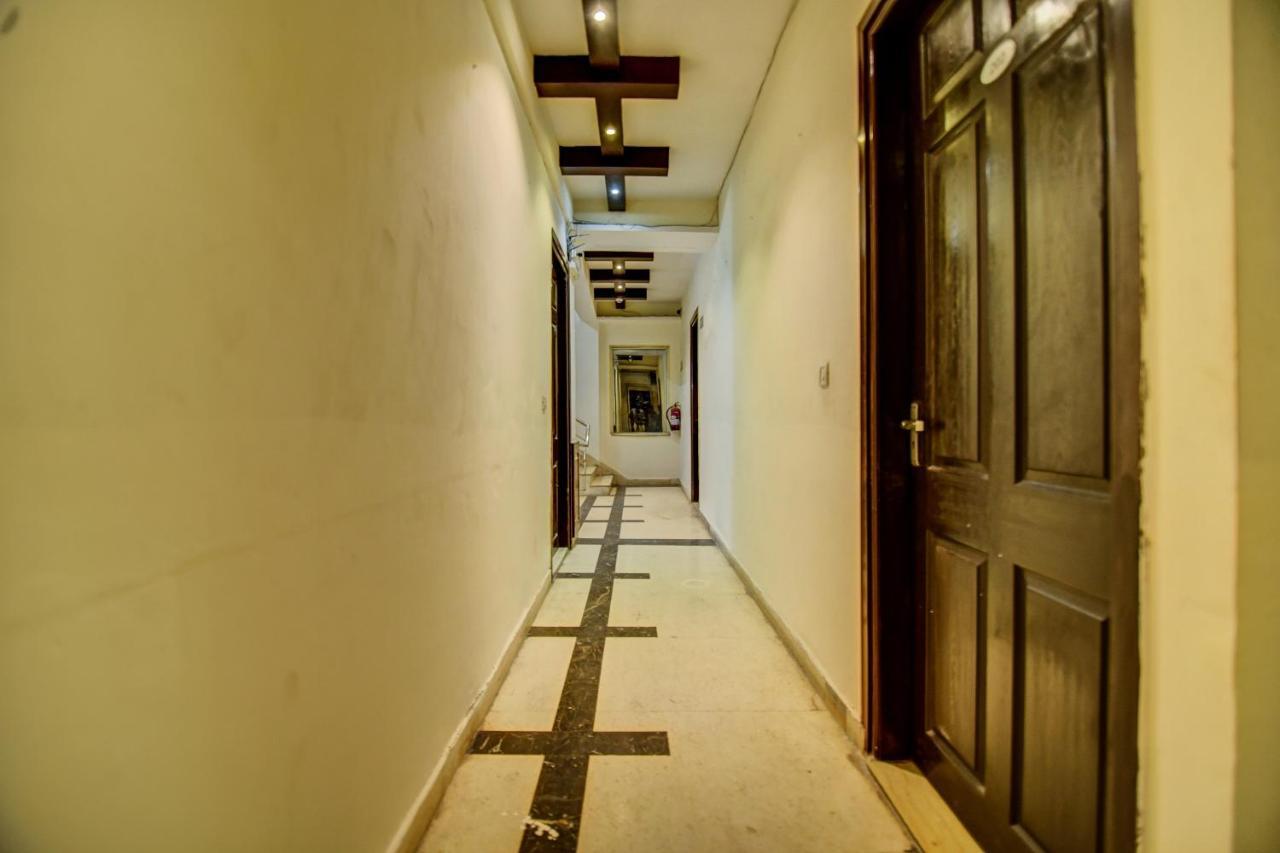 Oyo Hotel Asko International Near Gurudwara Shri Bangla Sahib Nuova Delhi Esterno foto