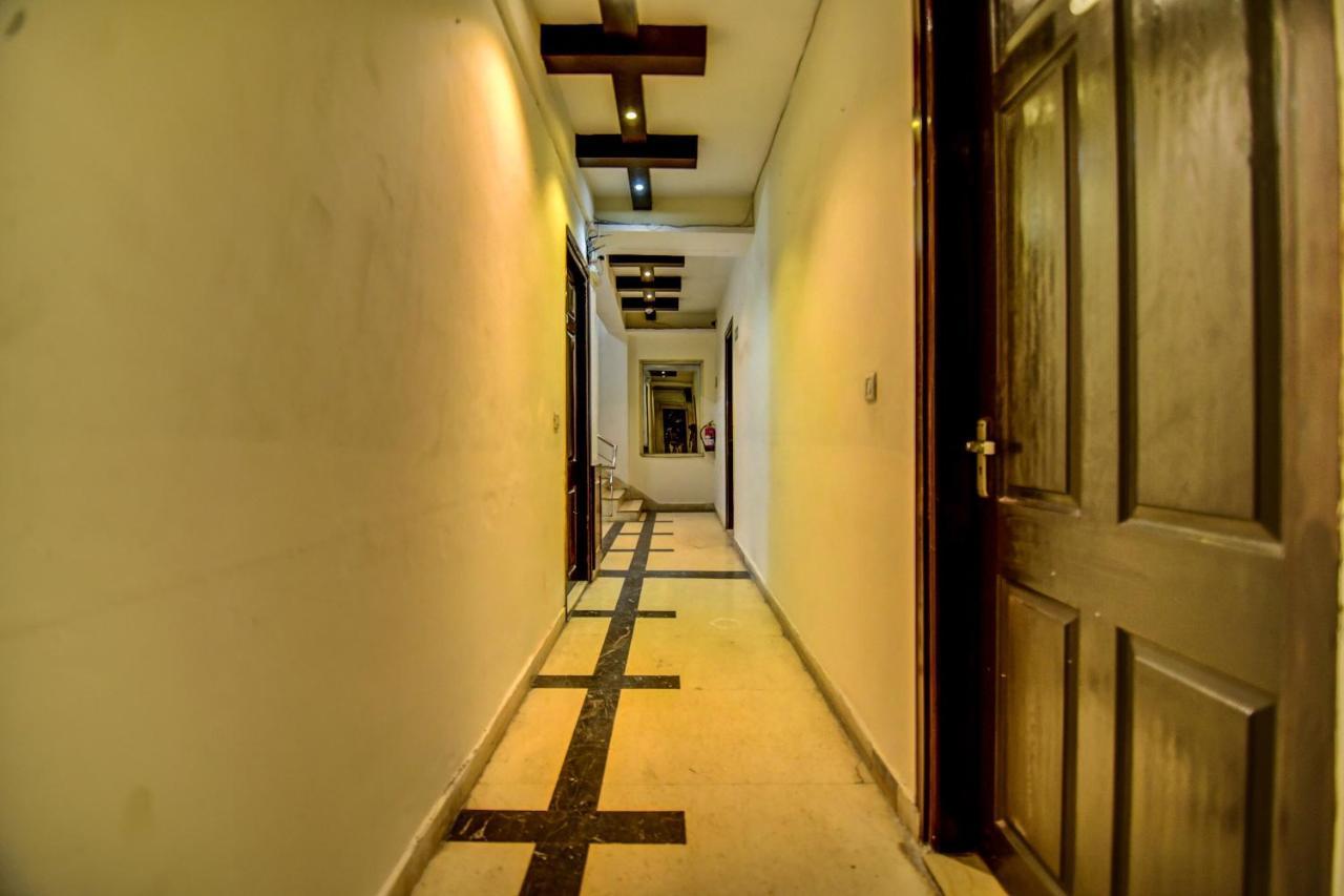 Oyo Hotel Asko International Near Gurudwara Shri Bangla Sahib Nuova Delhi Esterno foto