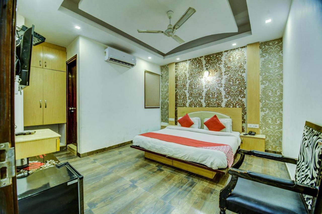 Oyo Hotel Asko International Near Gurudwara Shri Bangla Sahib Nuova Delhi Esterno foto