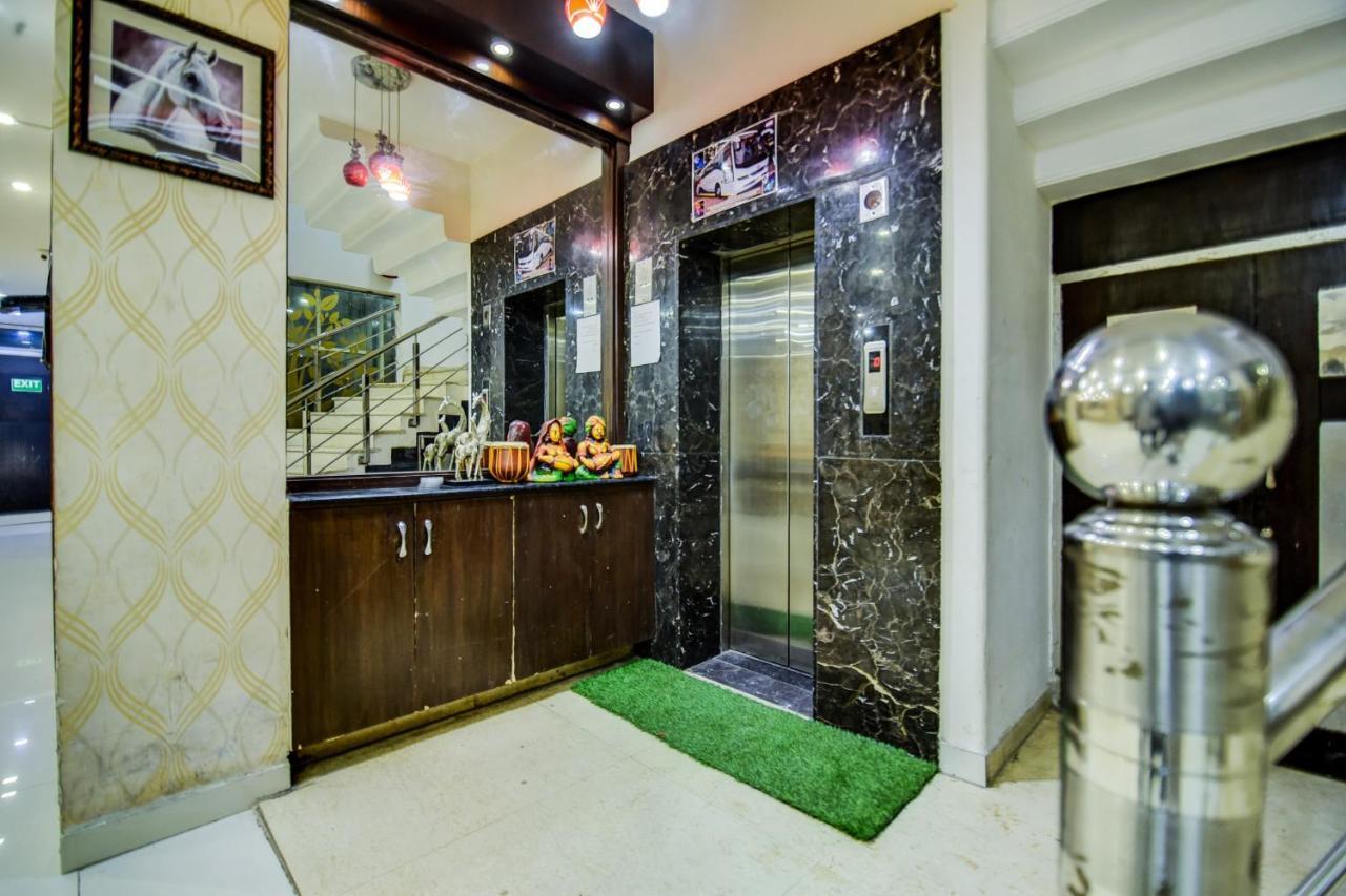 Oyo Hotel Asko International Near Gurudwara Shri Bangla Sahib Nuova Delhi Esterno foto